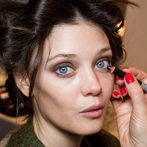 Λερώνεσαι κατά τη διάρκεια του μακιγιάζ; Όχι πια!