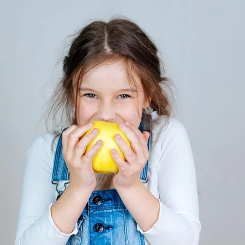 Πώς θα φάει φρούτα το παιδί και ποιο είναι το αγαπημένο φρούτο των παιδιών;