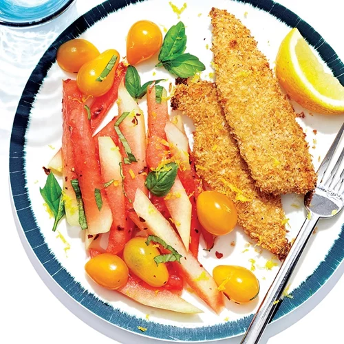 Ψητό κοτόπουλο πανέ με καρπούζι και τοματίνια τουρσί