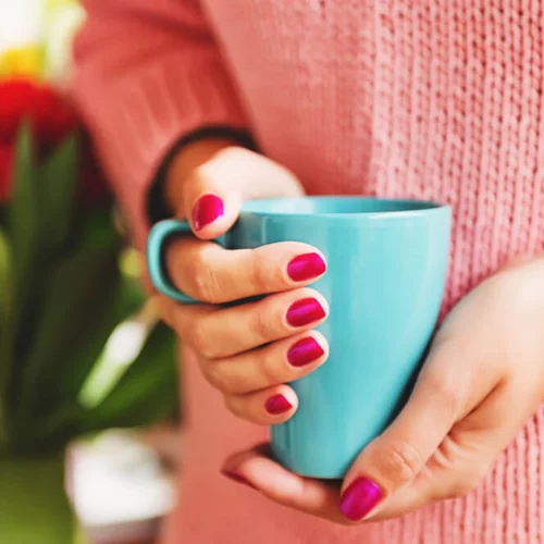 10 φθινοπωρινά χρώματα στα νύχια για εντυπωσιακό μανικιούρ