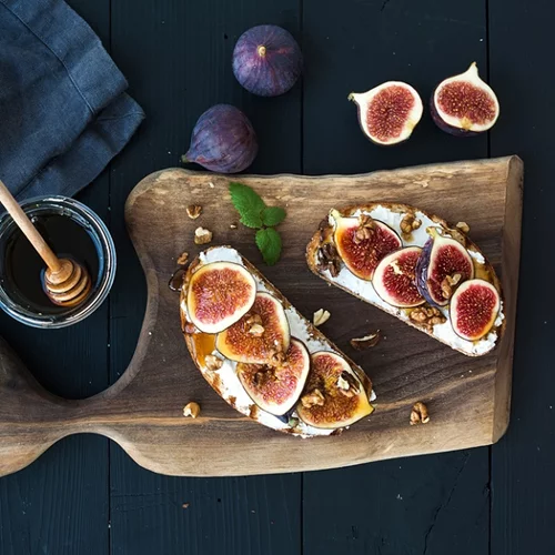 Light συνταγές με φρέσκα ή αποξηραμένα σύκα σε πρωινό, σαλάτα, γλυκό ή γέυμα