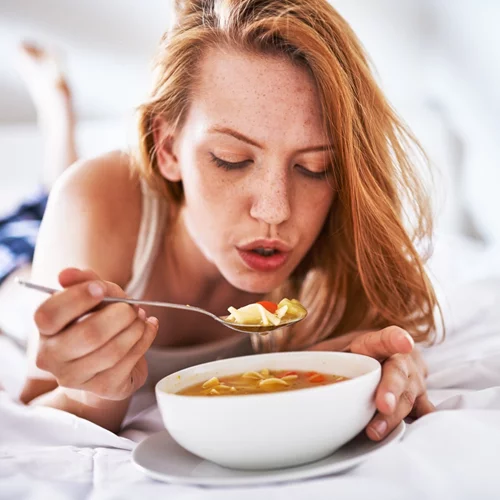 14 τροφές που καταπολεμούν το κρύωμα και τη γρίπη