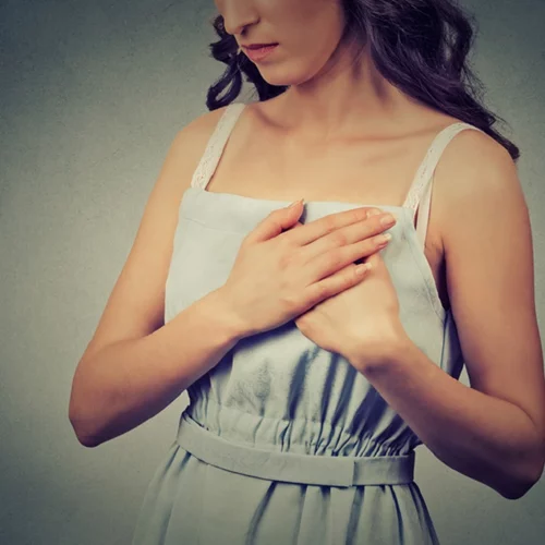 Πόνος στο στήθος: Πότε είναι επικίνδυνος και τι άλλο μπορεί να "κρύβει"