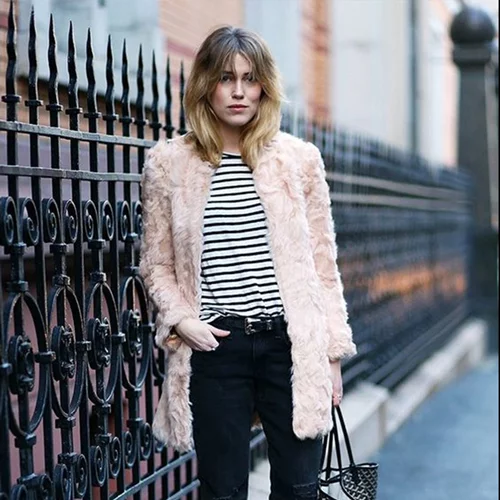 Ροζ παλτό: Να πώς θα φορέσεις την πιο hot τάση του χειμώνα 2017