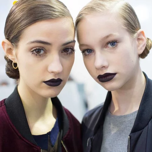 Latex Lips: Ο νέος τρόπος για να φοράμε τα σκούρα κραγιόν και να δείχνουν υπέροχα