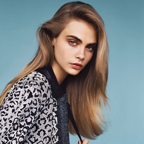 Γεμάτα φρύδια: Επιτέλους! Η Cara Delevingne αποκάλυψε πώς περιποιείται τα φρύδια της