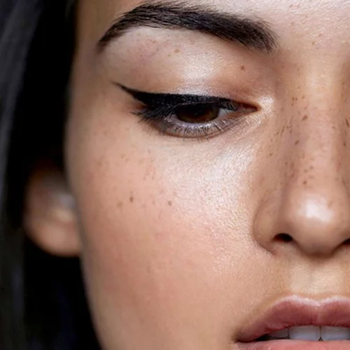 Αυτό το βίντεο αλλάζει τον τρόπο που φορούσες το eyeliner μέχρι τώρα