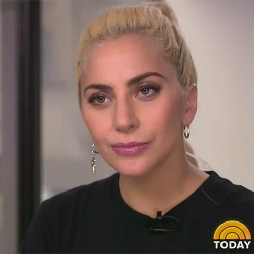 Η Lady Gaga αποκάλυψε ότι πάσχει από Σύνδρομο Μετατραυματικού Στρες μετά το βιασμό στα 19 της