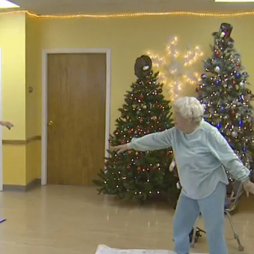 Δες μια 105χρονη γυναίκα να διδάσκει yoga (δεν το πιστεύεις;)