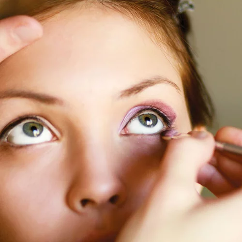 Νυφικό μακιγιάζ: Τι να κάνεις πριν πας στη μακιγιέζ για να βρει σίγουρα τι χρώματα σου ταιριάζουν