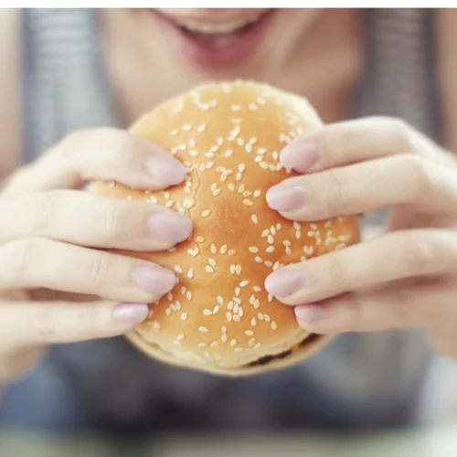 Νέα (υπέροχη) έρευνα: Ό,τι είναι νόστιμο ΔΕΝ παχαίνει!