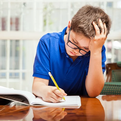 Διακοπές Χριστουγέννων: Να βάλω το παιδί να διαβάσει;