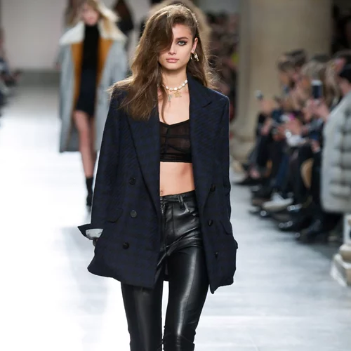 Tι να φορέσεις στο ρεβεγιόν και σε κάθε πάρτι: Δες τους πιο εύκολους συνδυασμούς