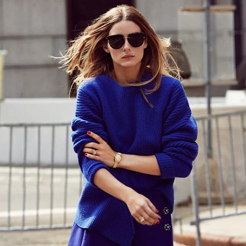 Πώς θα ντυθείς με ένα χρώμα από πάνω μέχρι κάτω (χωρίς να σε κοροϊδέψουν)