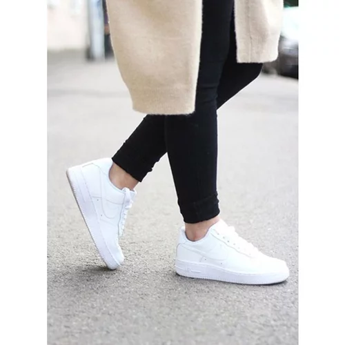 Tα top tips για να έχεις πάντα καθαρά τα λευκά sneakers σου