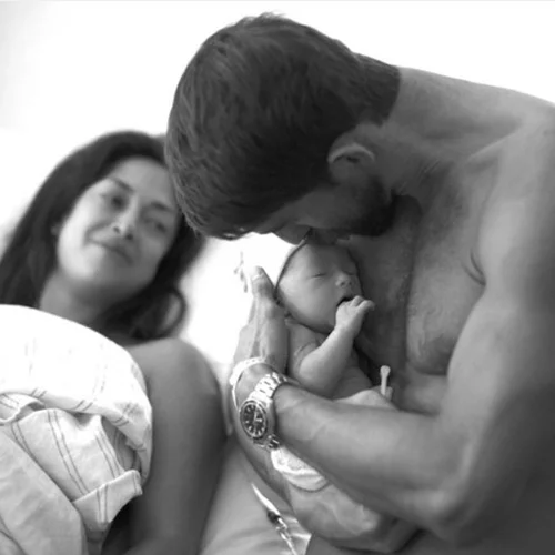 Διάσημα μωρά: Όταν οι celebrities μας δείχνουν τα μωρά τους