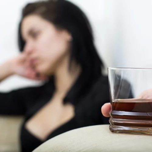 Νέα έρευνα: Το αλκοόλ προκαλεί ίδιο κίνδυνο για έμφραγμα όσο η πίεση, το κάπνισμα και η παχυσαρκία!