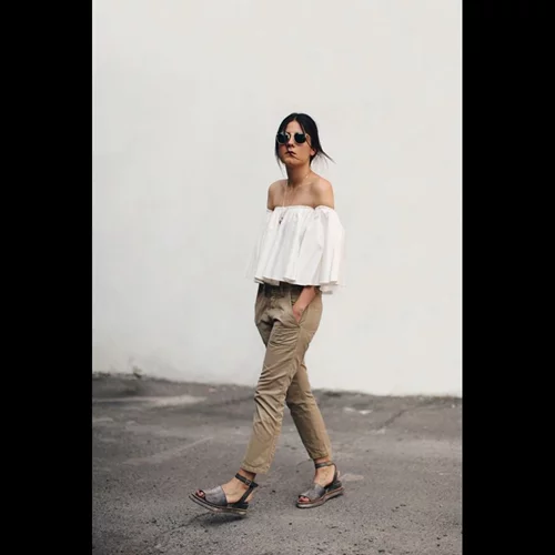 Εσύ ακόμα φοράς skinny jeans; H νέα τάση στα παντελόνια είναι τα chino pants!