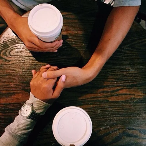 Πρώτο Ραντεβού: Οι ερωτήσεις που θέλει να σου κάνει (αλλά αποκλείεται να ακούσεις)