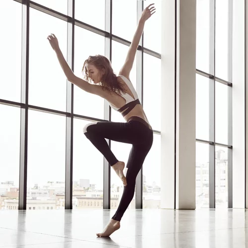 Αυτές είναι οι καλύτερες ασκήσεις για γυναίκες (κορμός, ώμοι, κοιλιακοί, γλουτοί σε 5 κινήσεις)