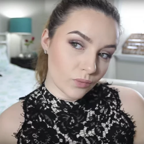 Το πιο αστείο βίντεο μακιγιάζ: Όταν ο μπαμπάς εξηγεί βήμα βήμα το μακιγιάζ της vlogger κόρης του (απλά δυνάμωσέ το)