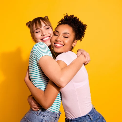 Προστασία από ιώσεις: Μια αγκαλιά την ημέρα, τις ιώσεις κάνει πέρα (αποδεδειγμένα!)