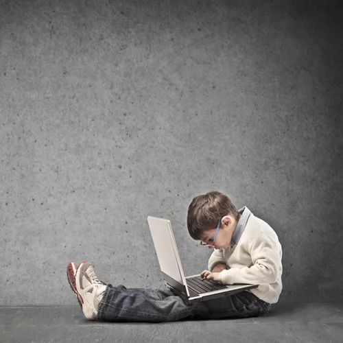 Παιδική διατροφή: Πες μου πόσες ώρες είναι on line να σου πω το βάρος του!