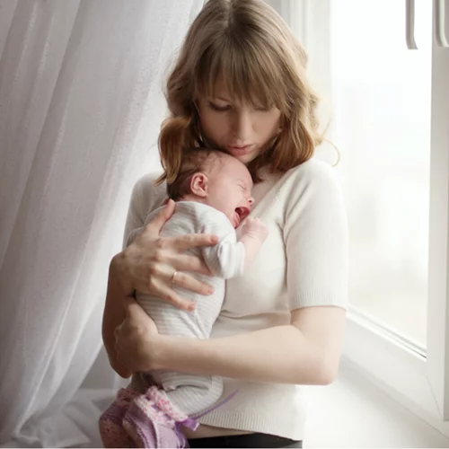 Νέα μαμά: "Ποτέ δεν θα μπορέσω να ζήσω ξανά όπως παλιά!" Τι συμβουλεύει η ψυχολόγος;