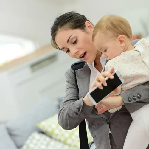 Πότε να επιστρέψω στη δουλειά μετά τη γέννα για να μην επηρεαστεί το παιδί;