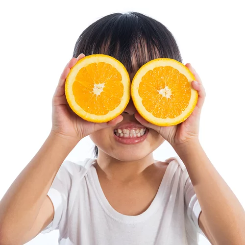 Τι να τρώει το παιδί για γερό ανοσοποιητικό; Η διατροφολόγος δίνει τη λίστα για να γλιτώσει τις ιώσεις!