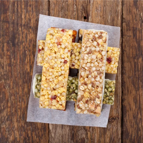 Πρωτεϊνικές μπάρες ενέργειας με κινόα, αμύγδαλα, πασατέμπο και σταφίδες!