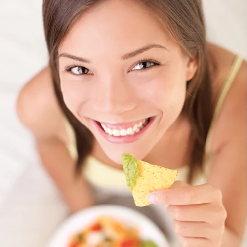 Συνταγή κατά του κρυολογήματος: Πώς θα φτιάξεις τα «χρυσά νάτσος με κουρκουμά»