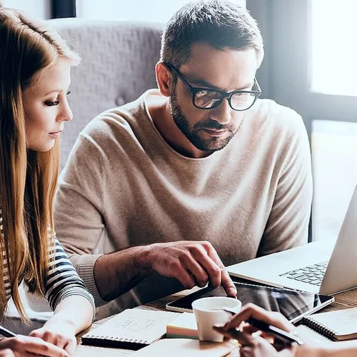 10 μυστικά οικονομικής διαχείρισης για ευτυχισμένα ζευγάρια (ναι, τα χρήματα μπορεί να χαλάσουν τη σχέση)