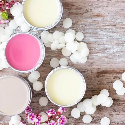 Πώς θα φτιάξω lip balm; Η συνταγή για σπιτικό lip balm με 2 υλικά από το Pinterest