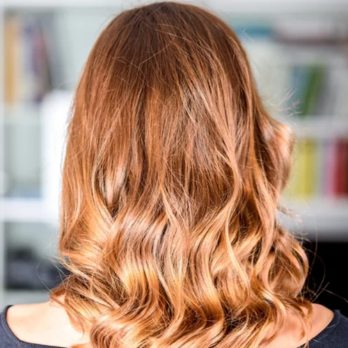 Λαμπερά, βαμμένα μαλλιά; Τι να κάνουμε ανάλογα με το χρώμα μας