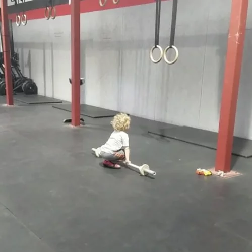 Βίντεο: Αυτό το μικρό αγόρι κάνει CrossFit και θα σε εντυπωσιάσει