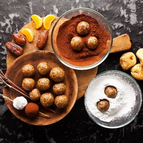 Τις έφτιαξα: Νηστίσιμες μπάλες ενέργειας με χουρμάδες, κακάο και αμύγδαλα