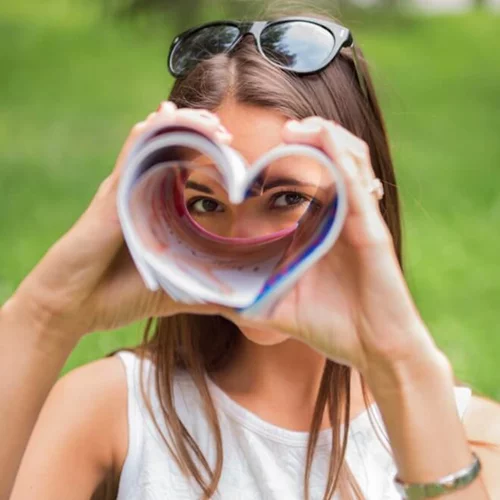 Έχουν οι γυναίκες που περνούν πολύ χρόνο μαζί συγχρονισμένη περίοδο; Μύθος ή αλήθεια;