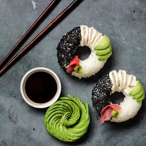 Νέα διατροφική μανία στο Instagram: Ντόνατ φτιαγμένο από σούσι!