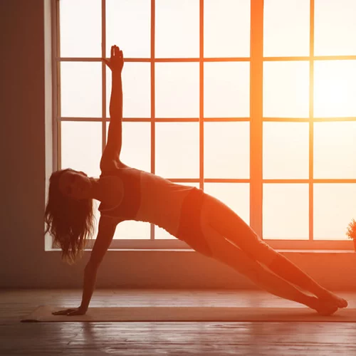 To Shape συστήνει: Η Μυρτώ Μήτσιου δοκιμάζει hot yoga και ιδού τι πρέπει να ξέρεις κι εσύ