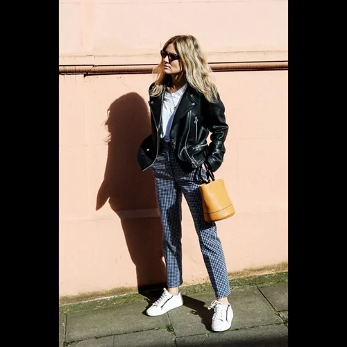 Πώς θα φορέσεις πανωφόρι με φόρεμα, αθλητικά με φούστα, printed παντελόνια και άλλες τάσεις την άνοιξη 2017