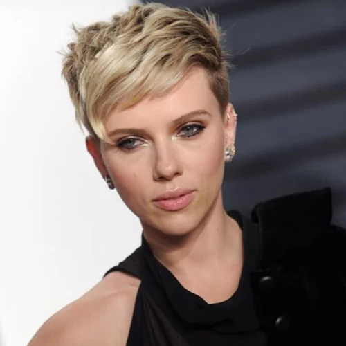 Μάθε αν σου πηγαίνουν τα κοντά μαλλιά με αυτό το απλό trick