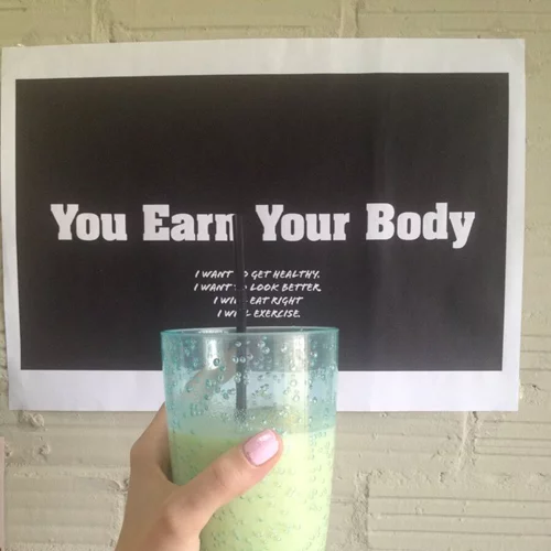 Δοκιμάσαμε τα υγρά υποκατάστατα γευμάτων για αδυνάτισμα! Ιδού τι έχουμε να πούμε για τη διατροφή των αστροναυτών