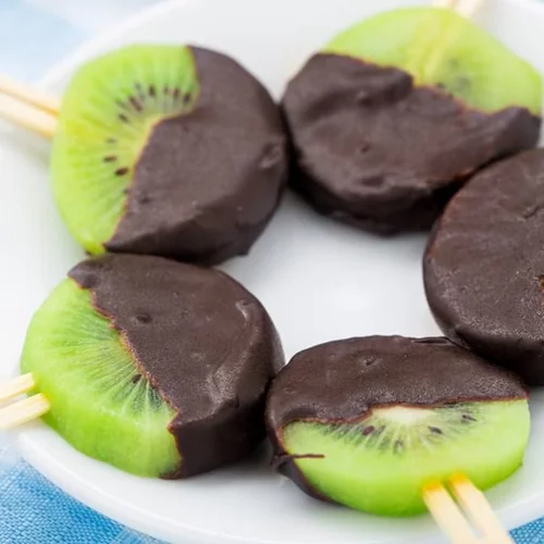 Σνακ για ενέργεια: Ακτινίδιο με σοκολάτα και καρύδα