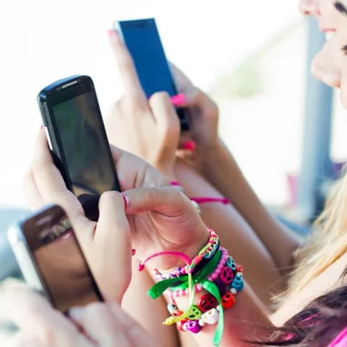 Με απόφαση δικαστηρίου: Η χρήση κινητών τηλεφώνων μπορεί να οδηγήσει στην ανάπτυξη όγκου στον εγκέφαλο!