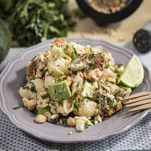 Survivor σήμερα; Να πώς θα φτιάξεις την πιο healthy σαλάτα με κοτόπουλο και αβοκάντο (και χωρίς να πας σούπερ μάρκετ!) - βίντεο