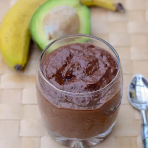 Μους αβοκάντο: H συνταγή με μέλι της Kourtney Kardashian και η συνταγή με κακάο