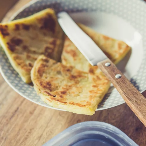 Vegan τηγανίτες γλυκοπατάτας με γουακαμόλε