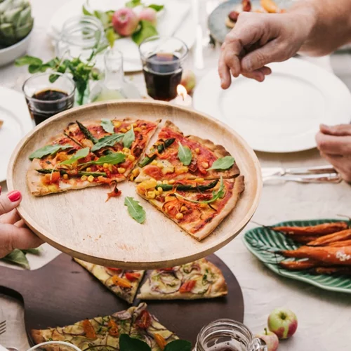 Φτιάξε vegan πίτσα με πίτα socca από ρεβύθια (σούπερ νόστιμη, με λίγες θερμίδες γεμάτη πρωτεΐνη)