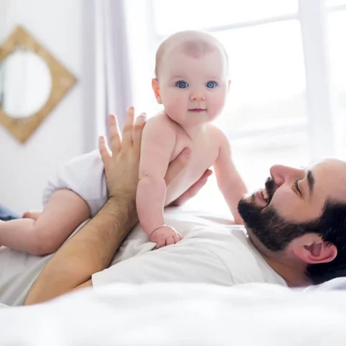 Το μωρό μοιάζει να έχει πονοκέφαλο, τι να κάνεις;